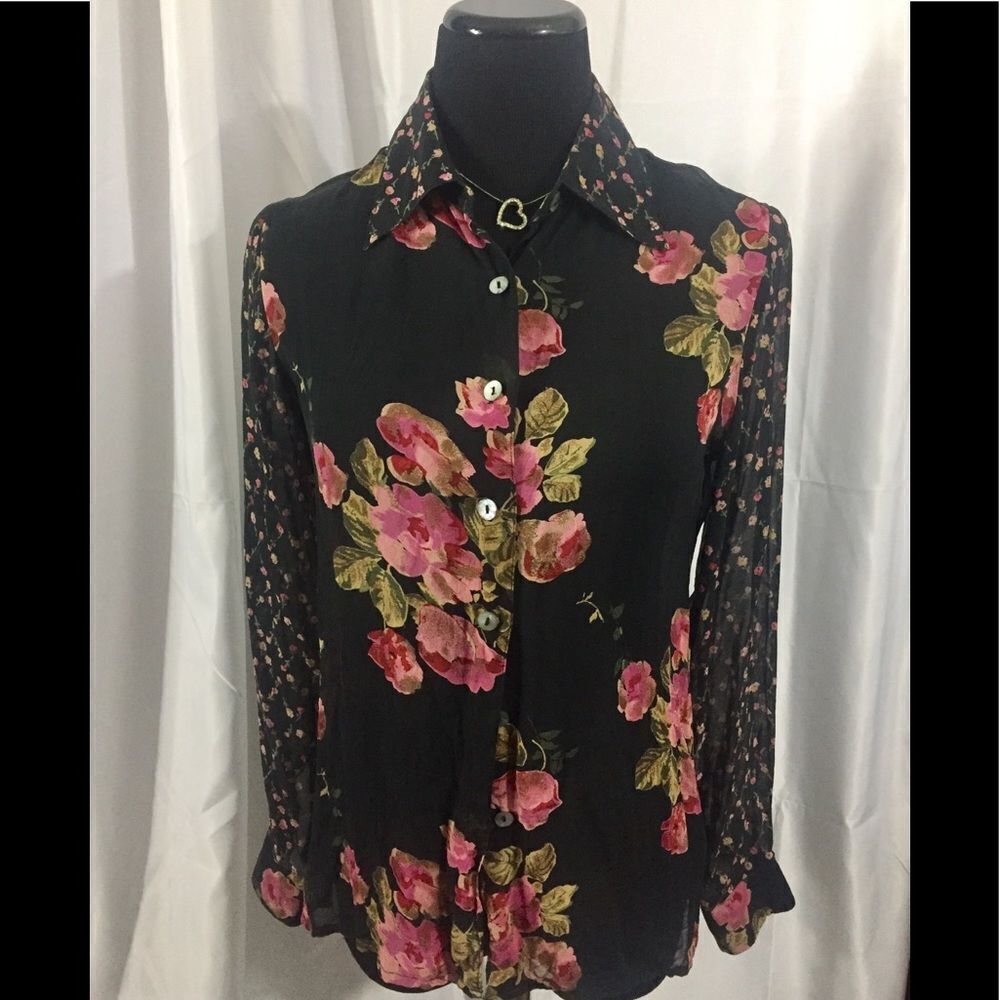 Beautiful silk blouse by Tess in size small